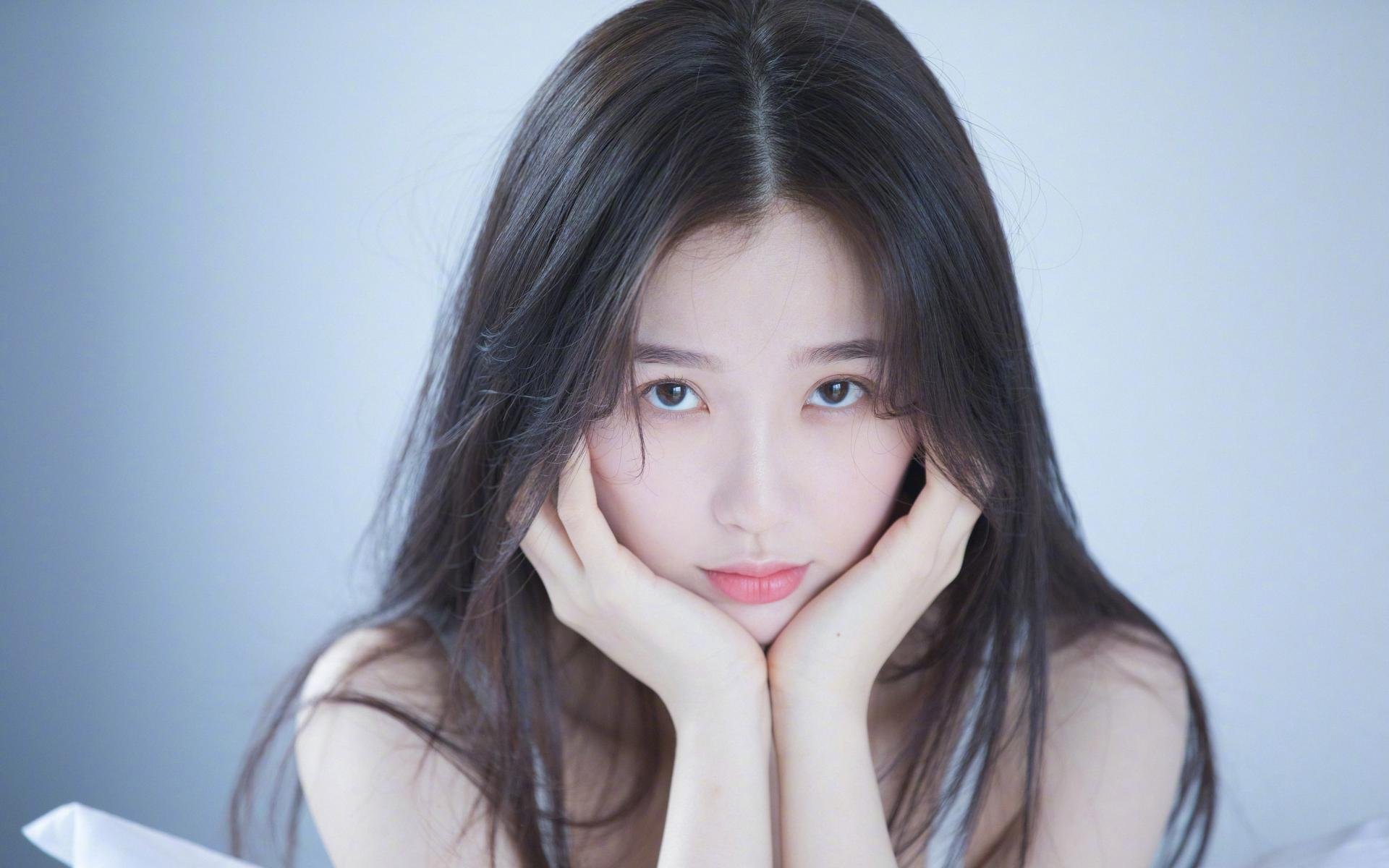 开云体育平台-中锋与边锋配合默契,战术执行精准,边锋是中场还是前锋